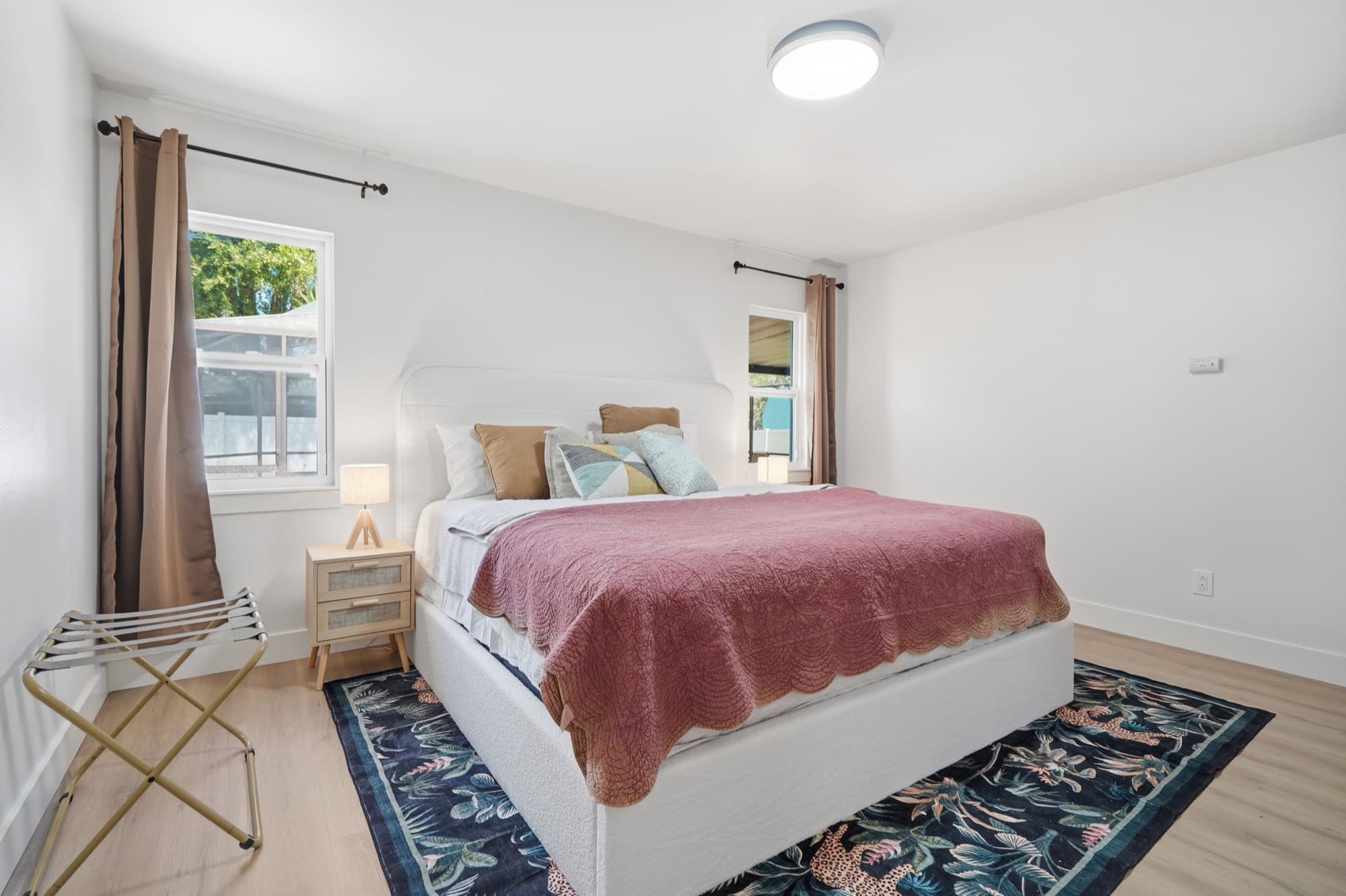 Bedroom 3 with garden view