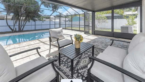 Coopietown covered patio and pool