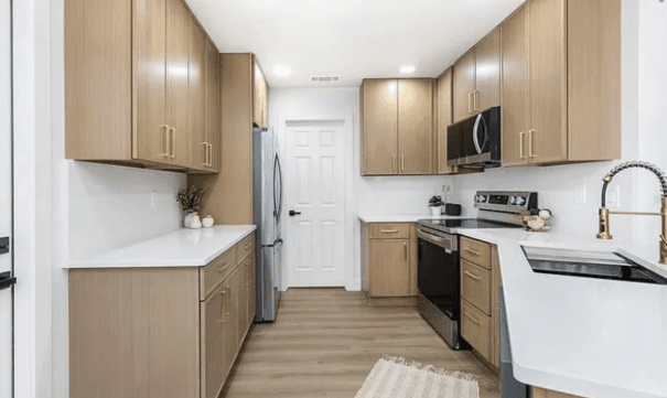 Full kitchen